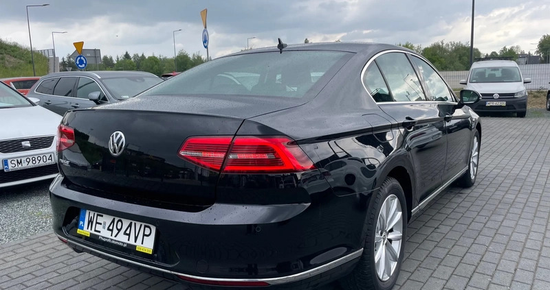 Volkswagen Passat cena 64900 przebieg: 205000, rok produkcji 2019 z Hajnówka małe 254